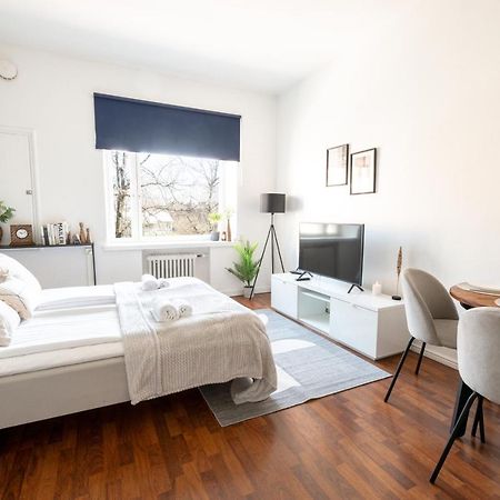 2Ndhomes Cozy Helsinki Center Studio With Park View Esterno foto